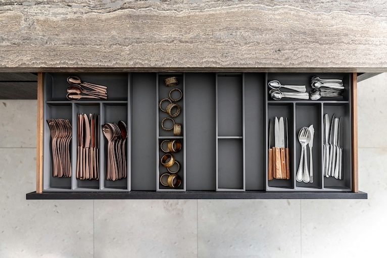 Your kitchen design and fitting should include drawer dividers.